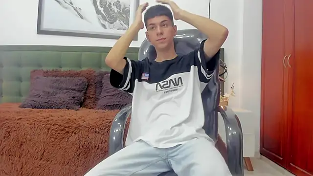 Snapshot of Johann_sex chatting on January 9, 5:04 pm Johann sex online show from January 9, 5:04 pm