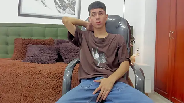 Snapshot of Johann_sex chatting on January 13, 5:07 pm Johann sex online show from January 13, 5:07 pm