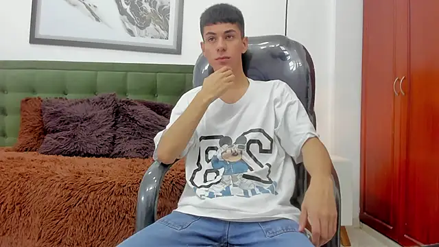 Snapshot of Johann_sex chatting on January 14, 5:29 pm Johann sex online show from January 14, 5:29 pm