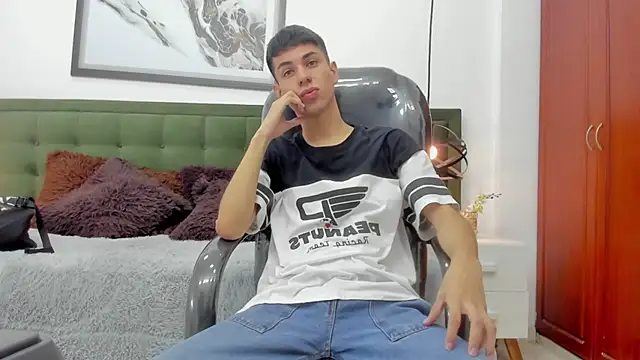 Snapshot of Johann_sex chatting on February 7, 4:22 pm Johann sex online show from February 7, 4:22 pm