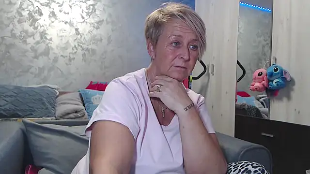 RosesandLillies online show from March 10, 4:45 pm