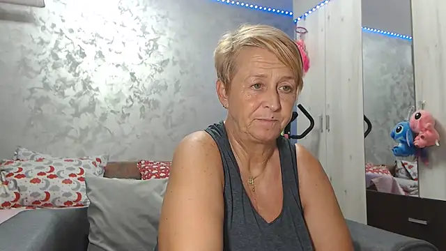 Snapshot of RosesandLillies chatting on June 21, 4:53 pm RosesandLillies online show from June 21, 4:53 pm