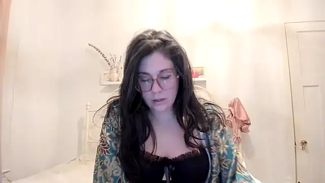 Rosiee69  online show from February 22, 10:20 pm