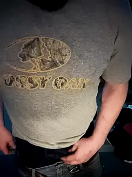 Snapshot of Cummaker69 chatting on December 23, 4:43 am Cummaker69 online show from December 23, 4:43 am