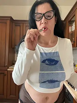 Snapshot of LadydeSade chatting on February 24, 12:36 pm LadydeSade online show from February 24, 12:36 pm