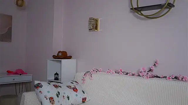 SunnivaCovil online show from February 5, 2:43 pm