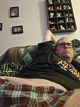 Snapshot of Smallone327 chatting on January 10, 7:21 am Smallone327 online show from January 10, 7:21 am