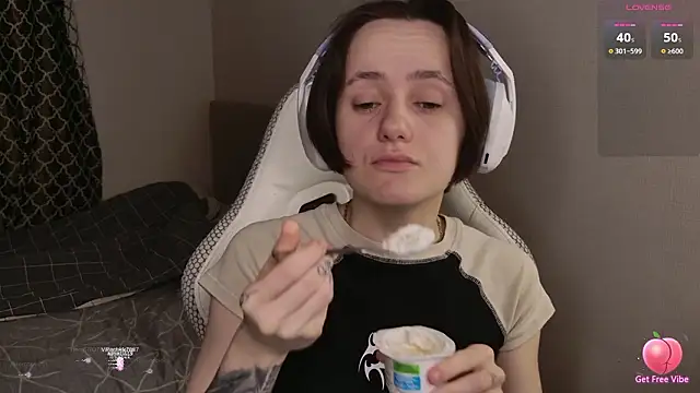 Luna Loveee online show from March 26, 3:56 am