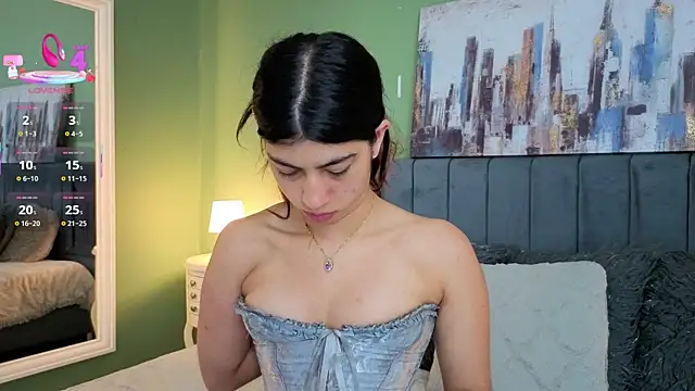 Snapshot of Cassie_bloom chatting on May 29, 3:26 am Cassie bloom online show from May 29, 3:26 am