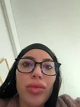 Mia Splash online show from January 19, 11:25 am