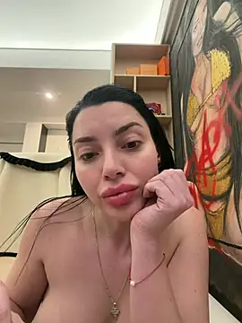 Mia Splash online show from April 8, 7:03 pm