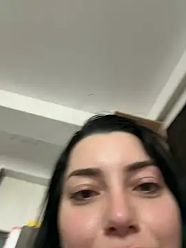 Mia Splash online show from April 17, 6:05 am