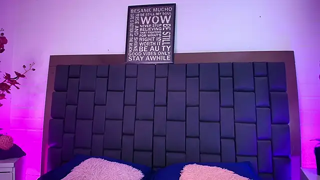 Lexi Howard  online show from September 21, 1:35 pm