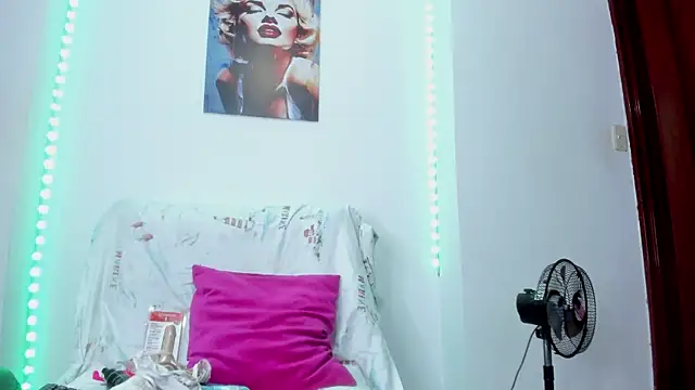 Snapshot of sindy_castro chatting on July 7, 1:15 pm sindy castro online show from July 7, 1:15 pm