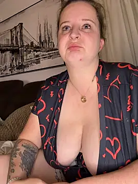 curvy eina online show from July 9, 12:15 am