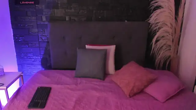 Maite Smith  online show from December 17, 12:22 pm