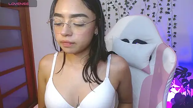 Snapshot of hellokitty__valery chatting on July 19, 4:38 am hellokitty valery online show from July 19, 4:38 am