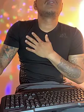 Snapshot of Saipuer31 chatting on February 6, 4:43 pm Saipuer31 online show from February 6, 4:43 pm