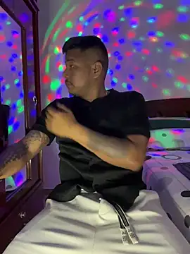 Snapshot of Saipuer31 chatting on February 19, 4:58 pm Saipuer31 online show from February 19, 4:58 pm