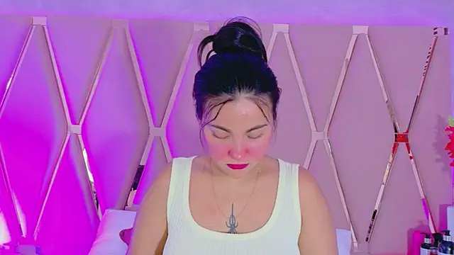 Emily Black1 online show from May 13, 9:33 pm