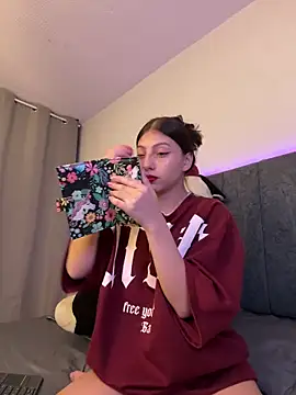 Dirty-Bunnyyy online show from October 8, 6:22 am