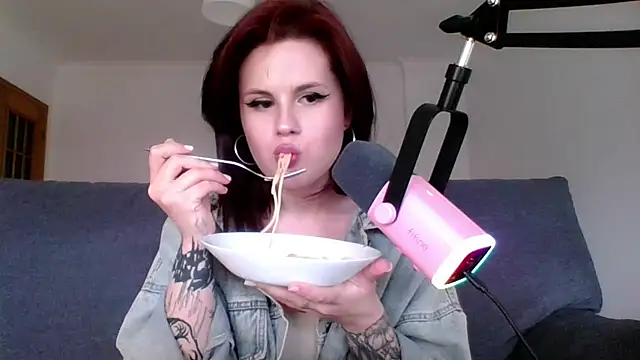 Della Ideal online show from March 6, 5:33 pm