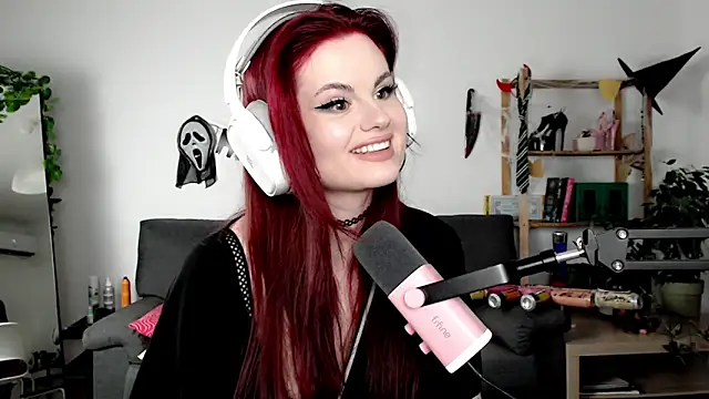 Della Ideal online show from October 19, 11:11 am