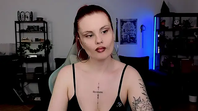 Snapshot of Della_Ideal chatting on July 8, 5:28 pm Della Ideal online show from July 8, 5:28 pm