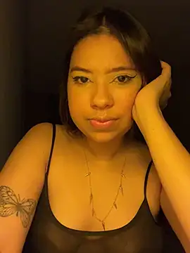 Snapshot of KiaraCut chatting on March 27, 1:55 am KiaraCut online show from March 27, 1:55 am