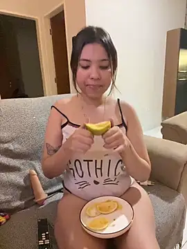 Snapshot of KiaraCut chatting on April 7, 3:07 am KiaraCut online show from April 7, 3:07 am