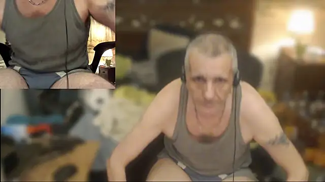 maxdaddy690 online show from July 17, 10:25 pm
