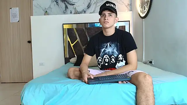 KING OFF BOYS online show from November 9, 1:31 pm