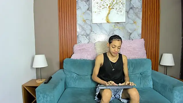 Snapshot of KING_OFF_BOYS chatting on April 18, 1:26 pm KING OFF BOYS online show from April 18, 1:26 pm