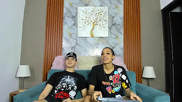 Snapshot of KING_OFF_BOYS chatting on April 22, 7:26 pm KING OFF BOYS online show from April 22, 7:26 pm