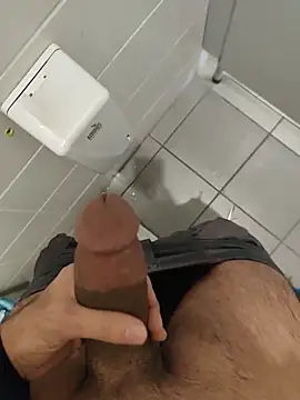 Snapshot of _SeMiHH_ chatting on January 19, 9:13 am SeMiHH online show from January 19, 9:13 am