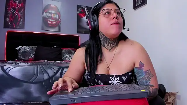 Veronika metal online show from August 4, 3:03 pm
