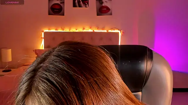 Emily Warren  online show from March 11, 7:42 pm