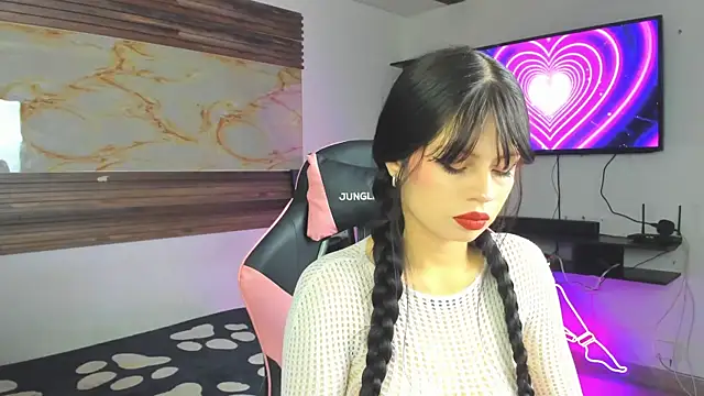 Snapshot of Cloe_roouse chatting on October 28, 8:22 pm Cloe roouse online show from October 28, 8:22 pm