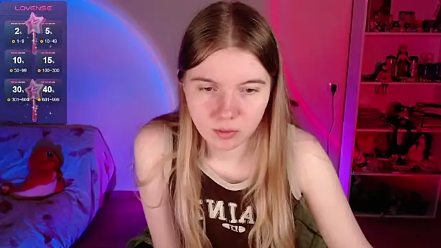 Strawberry juli online show from May 22, 3:57 am