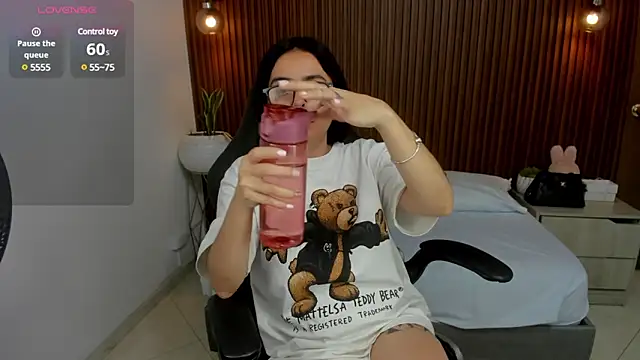 Snapshot of zakia23_ chatting on March 5, 11:16 pm zakia23 online show from March 5, 11:16 pm