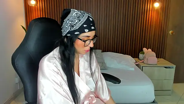 Snapshot of zakia23_ chatting on March 19, 7:17 pm zakia23 online show from March 19, 7:17 pm