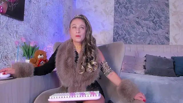 Liannaa  online show from October 31, 7:37 pm