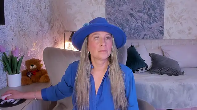 Liannaa  online show from November 5, 7:36 pm