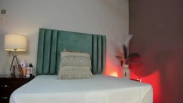 SeleneLujan online show from March 27, 11:43 am