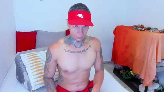 Snapshot of damian_c12 chatting on March 4, 3:44 am damian c12 online show from March 4, 3:44 am