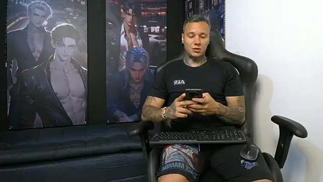 Snapshot of damian_c12 chatting on April 4, 9:45 pm damian c12 online show from April 4, 9:45 pm