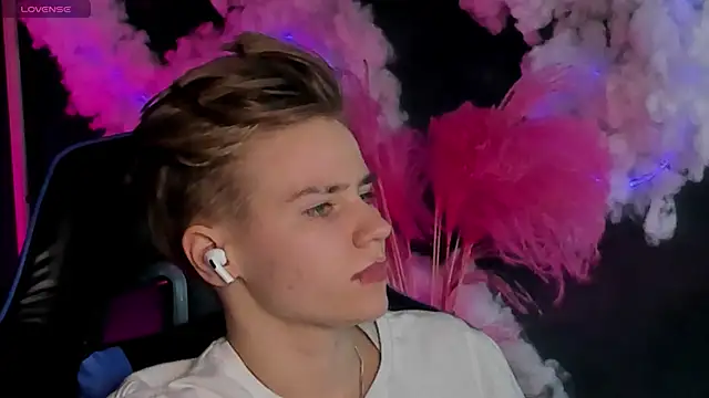 Jean Wilsons online show from April 18, 11:14 am