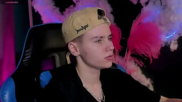 Jean Wilsons online show from April 19, 11:20 am