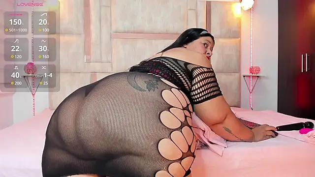 LunaaSweett online show from March 12, 8:20 pm