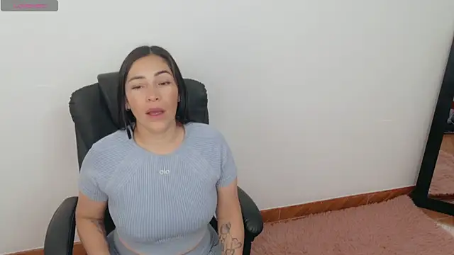 luna lgomez  online show from July 16, 10:10 am